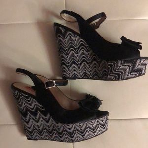 Betsey Johnson wedges black white bow chevron heel